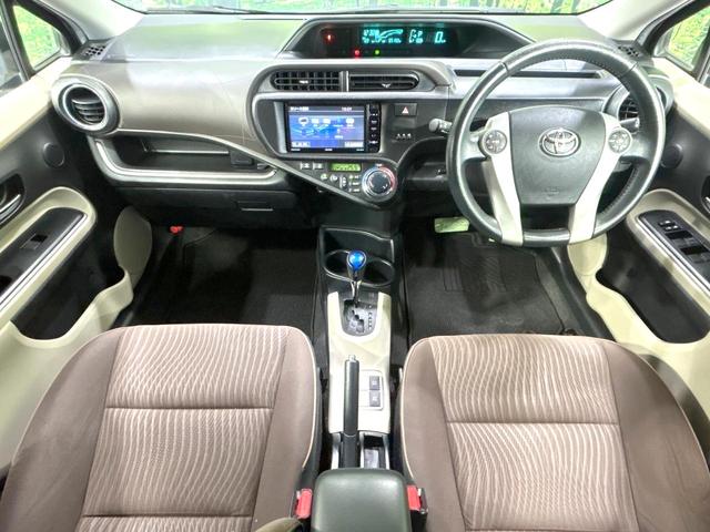 アクア G 禁煙車 SDナビ バックカメラ スマートキー ETC オートエアコン Bluetooth CD DVD再生 フルセグ 横滑り防止装置 プライバシーG 盗難防止装置 ステアリングスイッチ 電動格納ミラー(2枚目)