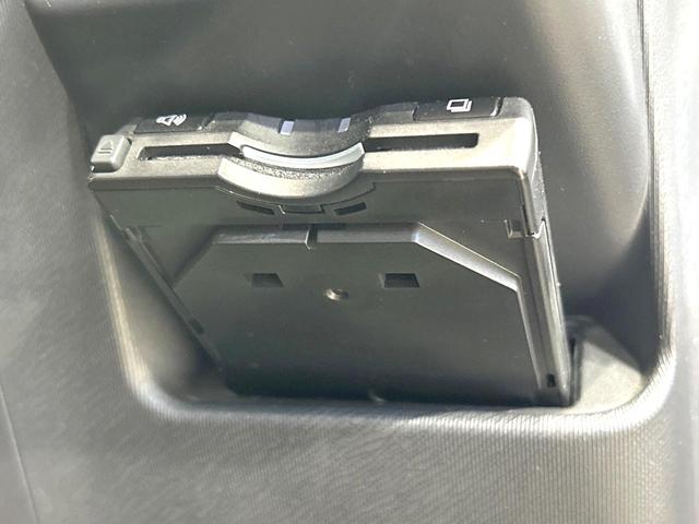 アクア G 禁煙車 SDナビ バックカメラ スマートキー ETC オートエアコン Bluetooth CD DVD再生 フルセグ 横滑り防止装置 プライバシーG 盗難防止装置 ステアリングスイッチ 電動格納ミラー(6枚目)