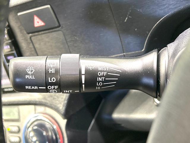 アクア G 禁煙車 SDナビ バックカメラ スマートキー ETC オートエアコン Bluetooth CD DVD再生 フルセグ 横滑り防止装置 プライバシーG 盗難防止装置 ステアリングスイッチ 電動格納ミラー(35枚目)