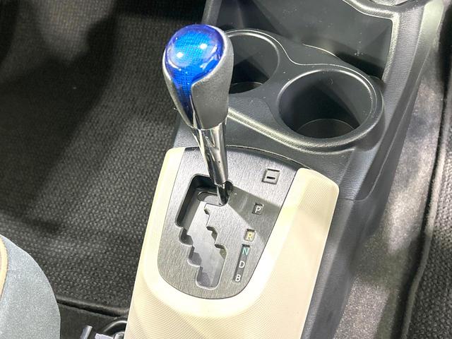 アクア G 禁煙車 SDナビ バックカメラ スマートキー ETC オートエアコン Bluetooth CD DVD再生 フルセグ 横滑り防止装置 プライバシーG 盗難防止装置 ステアリングスイッチ 電動格納ミラー(42枚目)