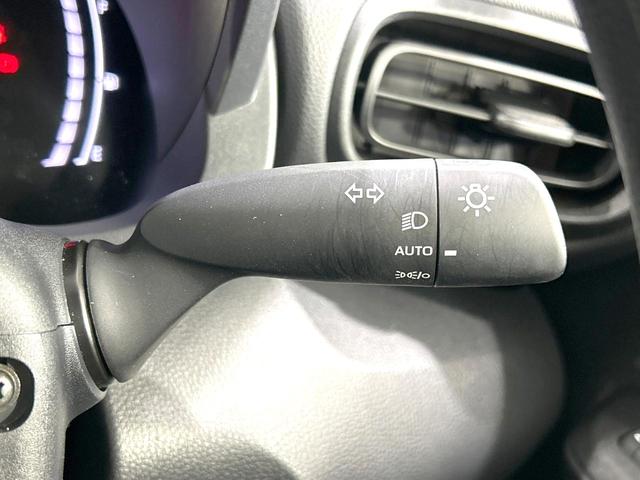 ヤリスクロス X 禁煙車 ナビ バックカメラ 衝突軽減装置 レーダクルーズ ETC ドラレコ Bluetooth再生 フルセグ オートライト オートマチックハイビーム 盗難防止装置 プライバシーガラス 電動格納ミラー(33枚目)