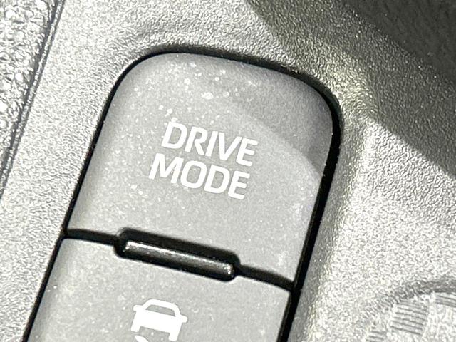 ヤリスクロス X 禁煙車 ナビ バックカメラ 衝突軽減装置 レーダクルーズ ETC ドラレコ Bluetooth再生 フルセグ オートライト オートマチックハイビーム 盗難防止装置 プライバシーガラス 電動格納ミラー(47枚目)