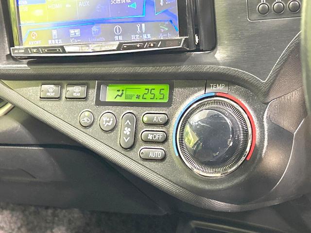 アクア Ｇ　禁煙車　ＳＤナビ　スマートキー　オートライト　オートエアコン　フルセグ　純正１５インチＡＷ　革巻きステアリング　プライバシーガラス　盗難防止装置　電動格納ミラー　ＤＶＤ／ＣＤ再生　横滑防止装置（7枚目）