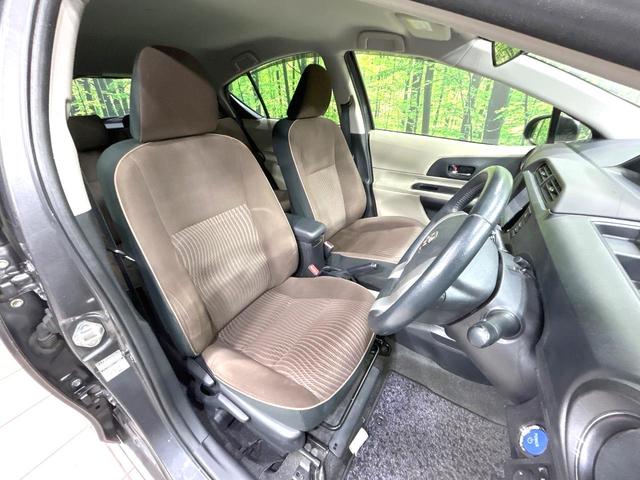 アクア Ｇ　禁煙車　ＳＤナビ　スマートキー　オートライト　オートエアコン　フルセグ　純正１５インチＡＷ　革巻きステアリング　プライバシーガラス　盗難防止装置　電動格納ミラー　ＤＶＤ／ＣＤ再生　横滑防止装置（8枚目）