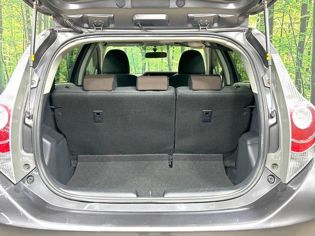 アクア Ｇ　禁煙車　ＳＤナビ　スマートキー　オートライト　オートエアコン　フルセグ　純正１５インチＡＷ　革巻きステアリング　プライバシーガラス　盗難防止装置　電動格納ミラー　ＤＶＤ／ＣＤ再生　横滑防止装置（10枚目）