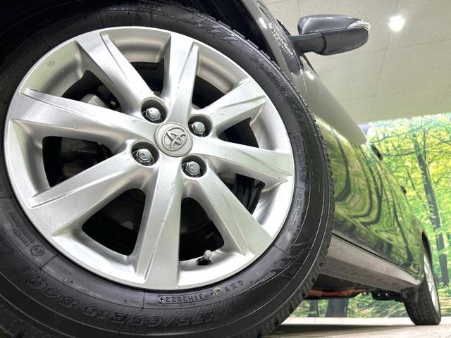 アクア Ｇ　禁煙車　ＳＤナビ　スマートキー　オートライト　オートエアコン　フルセグ　純正１５インチＡＷ　革巻きステアリング　プライバシーガラス　盗難防止装置　電動格納ミラー　ＤＶＤ／ＣＤ再生　横滑防止装置（13枚目）