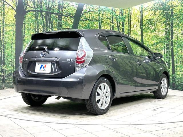 アクア Ｇ　禁煙車　ＳＤナビ　スマートキー　オートライト　オートエアコン　フルセグ　純正１５インチＡＷ　革巻きステアリング　プライバシーガラス　盗難防止装置　電動格納ミラー　ＤＶＤ／ＣＤ再生　横滑防止装置（17枚目）