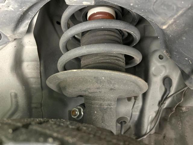 アクア Ｇ　禁煙車　ＳＤナビ　スマートキー　オートライト　オートエアコン　フルセグ　純正１５インチＡＷ　革巻きステアリング　プライバシーガラス　盗難防止装置　電動格納ミラー　ＤＶＤ／ＣＤ再生　横滑防止装置（20枚目）