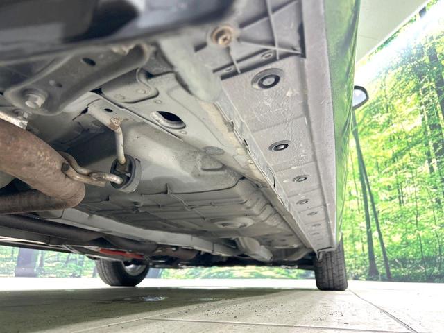 アクア Ｇ　禁煙車　ＳＤナビ　スマートキー　オートライト　オートエアコン　フルセグ　純正１５インチＡＷ　革巻きステアリング　プライバシーガラス　盗難防止装置　電動格納ミラー　ＤＶＤ／ＣＤ再生　横滑防止装置（22枚目）