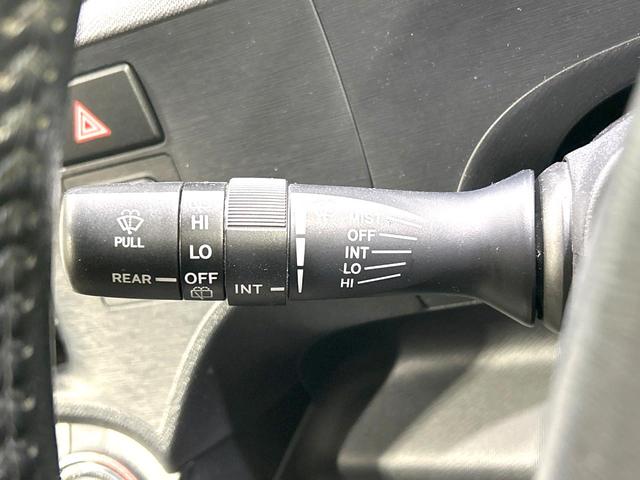 アクア Ｇ　禁煙車　ＳＤナビ　スマートキー　オートライト　オートエアコン　フルセグ　純正１５インチＡＷ　革巻きステアリング　プライバシーガラス　盗難防止装置　電動格納ミラー　ＤＶＤ／ＣＤ再生　横滑防止装置（32枚目）