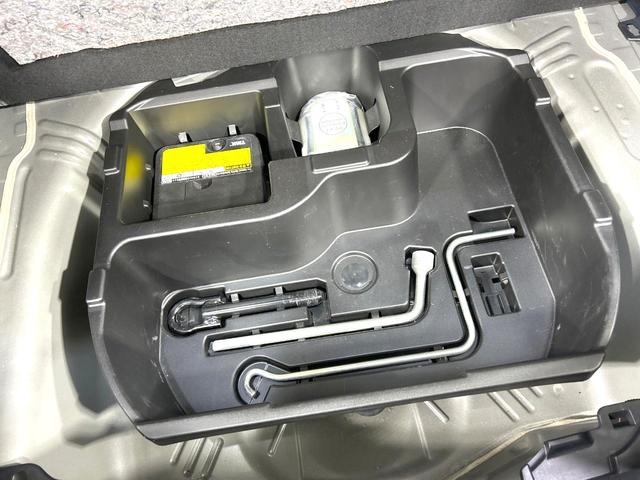 アクア Ｇ　禁煙車　ＳＤナビ　スマートキー　オートライト　オートエアコン　フルセグ　純正１５インチＡＷ　革巻きステアリング　プライバシーガラス　盗難防止装置　電動格納ミラー　ＤＶＤ／ＣＤ再生　横滑防止装置（42枚目）