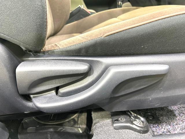 アクア Ｇ　禁煙車　ＳＤナビ　スマートキー　オートライト　オートエアコン　フルセグ　純正１５インチＡＷ　革巻きステアリング　プライバシーガラス　盗難防止装置　電動格納ミラー　ＤＶＤ／ＣＤ再生　横滑防止装置（48枚目）