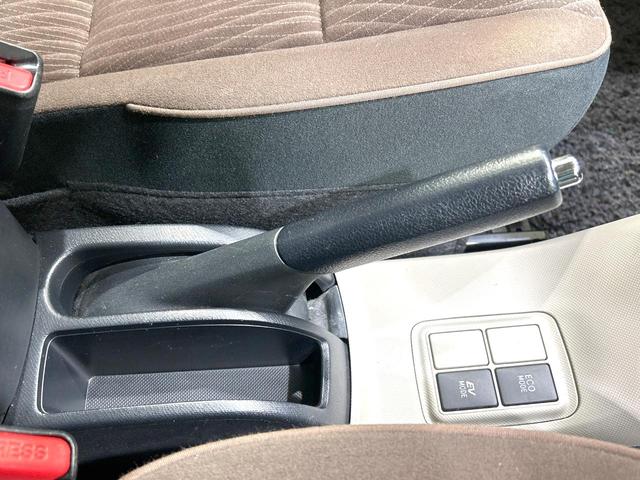 アクア Ｇ　禁煙車　ＳＤナビ　スマートキー　オートライト　オートエアコン　フルセグ　純正１５インチＡＷ　革巻きステアリング　プライバシーガラス　盗難防止装置　電動格納ミラー　ＤＶＤ／ＣＤ再生　横滑防止装置（49枚目）