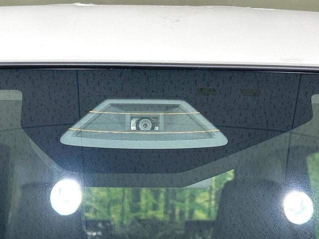 スペーシアカスタム ハイブリッドXS 届出済未使用車 両側電動ドア 衝突軽減装置 ハーフレザーシート コーナーセンサー スマートキー LEDヘッド 純正15インチAW オートハイビーム 車線逸脱警報 オートライト オートエアコン HUD(7枚目)