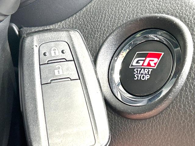 C-HR S GRスポーツ 後期型 純正ディスプレイオーディオ バックカメラ 100V電源 衝突被害軽減システム レーダークルーズ ハーフレザーシート スマートキー LEDヘッド ETC 純正19インチアルミ オートハイビーム(39枚目)