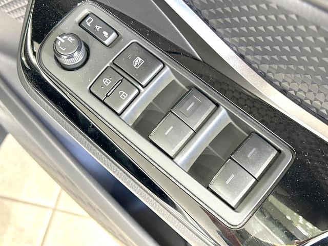 C-HR S GRスポーツ 後期型 純正ディスプレイオーディオ バックカメラ 100V電源 衝突被害軽減システム レーダークルーズ ハーフレザーシート スマートキー LEDヘッド ETC 純正19インチアルミ オートハイビーム(59枚目)