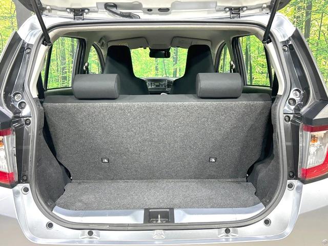 ���i�̂���������ʋ΁A���}���ɏ\���ȉ׎��X�y�[�X���m�ۂ��Ă���܂��B�Z�J���h�V�[�g��|���ƁA�傫�ȉו��̐ύڂ��\�ł���