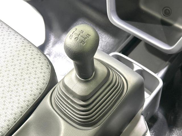 キャリイトラック ＫＣエアコン・パワステ農繁仕様　４ＷＤ　届出済未使用車　キーレス　アイドリングストップ　横滑防止装置　オートライト　ヘッドライトレベライザー（3枚目）