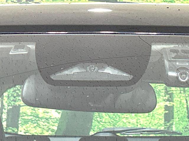 �y�z���_�Z���V���O�z���s���ɑO���̎ԗ�����F�����A�Փ˂������Ȏ��͌x��ƃu���[�L�ŏՓˉ���Ɣ�Q�y�����A�V�X�g�B�����S�Ƀh���C�u�����y���݂��������܂��B