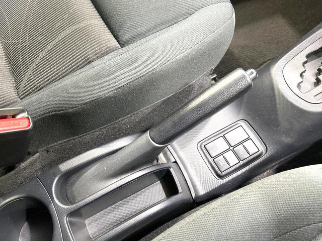 アクア Ｓスタイルブラック　後期型　純正ＳＤナビ　バックカメラ　寒冷地仕様　セーフティセンス　禁煙車　クリアランスソナー　スマートキー　ＥＴＣ　オートライト　オートエアコン　オートハイビーム　プライバシーガラス　電動格納ミラー（28枚目）