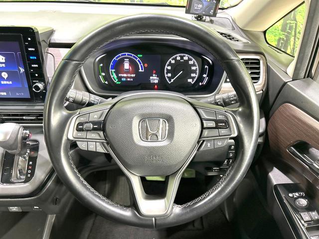 オデッセイハイブリッド ｅ：ＨＥＶアブソルート・ＥＸ　純正１０型ナビ　両側電動ドア　全周囲カメラ　１００Ｖ電源　ＨＤＭＩ　ホンダセンシング　禁煙車　電動リアゲート　ハーフレザー　ドラレコ　コーナーセンサー　シートヒーター　ＬＥＤヘッド　ＥＴＣ２．０（12枚目）