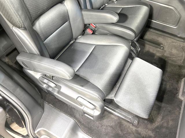 オデッセイハイブリッド ｅ：ＨＥＶアブソルート・ＥＸ　純正１０型ナビ　両側電動ドア　全周囲カメラ　１００Ｖ電源　ＨＤＭＩ　ホンダセンシング　禁煙車　電動リアゲート　ハーフレザー　ドラレコ　コーナーセンサー　シートヒーター　ＬＥＤヘッド　ＥＴＣ２．０（43枚目）