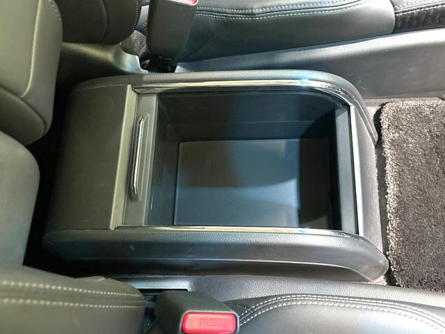 オデッセイハイブリッド ｅ：ＨＥＶアブソルート・ＥＸ　純正１０型ナビ　両側電動ドア　全周囲カメラ　１００Ｖ電源　ＨＤＭＩ　ホンダセンシング　禁煙車　電動リアゲート　ハーフレザー　ドラレコ　コーナーセンサー　シートヒーター　ＬＥＤヘッド　ＥＴＣ２．０（51枚目）