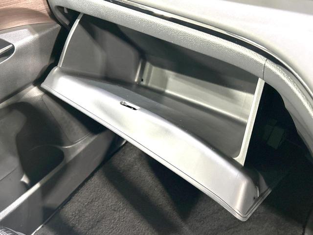 オデッセイハイブリッド ｅ：ＨＥＶアブソルート・ＥＸ　純正１０型ナビ　両側電動ドア　全周囲カメラ　１００Ｖ電源　ＨＤＭＩ　ホンダセンシング　禁煙車　電動リアゲート　ハーフレザー　ドラレコ　コーナーセンサー　シートヒーター　ＬＥＤヘッド　ＥＴＣ２．０（56枚目）