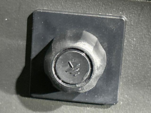 オデッセイハイブリッド ｅ：ＨＥＶアブソルート・ＥＸ　純正１０型ナビ　両側電動ドア　全周囲カメラ　１００Ｖ電源　ＨＤＭＩ　ホンダセンシング　禁煙車　電動リアゲート　ハーフレザー　ドラレコ　コーナーセンサー　シートヒーター　ＬＥＤヘッド　ＥＴＣ２．０（59枚目）