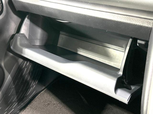 ヴォクシー ＺＳ　煌ＩＩＩ　後期型　モデリスタエアロ　両側電動ドア　純正９型ナビ　バックカメラ　セーフティセンス　ハーフレザー　クリアランスソナー　リアオートエアコン　ＬＥＤヘッド　ＥＴＣ　クルコン　純正１６インチＡＷ　フルセグ（48枚目）