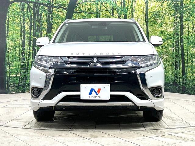アウトランダーＰＨＥＶ Ｇナビパッケージ　４ＷＤ　純正ナビ　全周囲カメラ　１００Ｖ電源　ｅ－アシスト　禁煙　電動リアゲート　ハーフレザー　ステアリングヒーター　パワーシート　コーナーセンサー　スマートキー　ＬＥＤヘッド　ＥＴＣ　プライバシーＧ（14枚目）