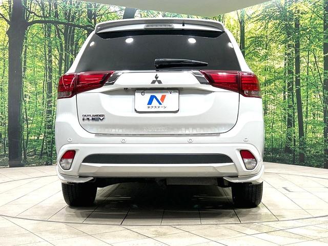 アウトランダーＰＨＥＶ Ｇナビパッケージ　４ＷＤ　純正ナビ　全周囲カメラ　１００Ｖ電源　ｅ－アシスト　禁煙　電動リアゲート　ハーフレザー　ステアリングヒーター　パワーシート　コーナーセンサー　スマートキー　ＬＥＤヘッド　ＥＴＣ　プライバシーＧ（15枚目）