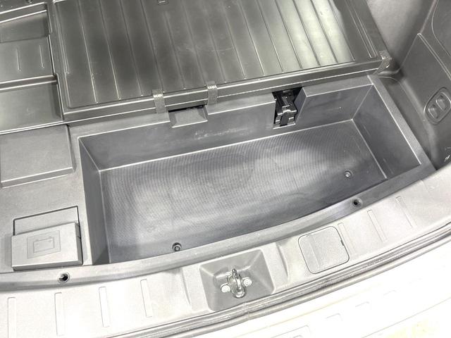 アウトランダーＰＨＥＶ Ｇナビパッケージ　４ＷＤ　純正ナビ　全周囲カメラ　１００Ｖ電源　ｅ－アシスト　禁煙　電動リアゲート　ハーフレザー　ステアリングヒーター　パワーシート　コーナーセンサー　スマートキー　ＬＥＤヘッド　ＥＴＣ　プライバシーＧ（48枚目）