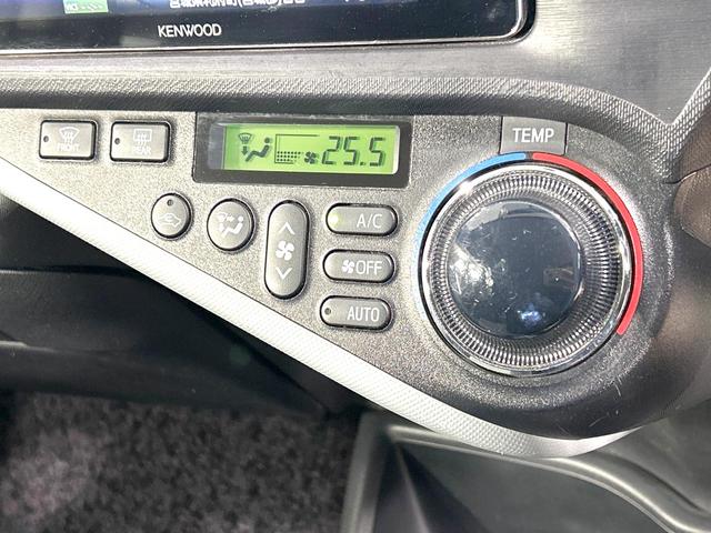 アクア Ｓ　ＳＤナビ　バックカメラ　禁煙車　ＨＩＤヘッド　ＥＴＣ　オートエアコン　Ｂｌｕｅｔｏｏｔｈ　ＣＤ　ＤＶＤ再生　フルセグ　電動格納ミラー　プライバシーガラス　ヘッドライトレベライザーシートリフター（6枚目）