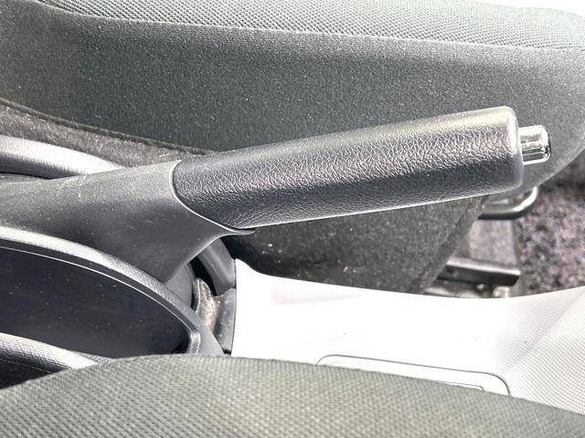 アクア Ｓ　ＳＤナビ　バックカメラ　禁煙車　ＨＩＤヘッド　ＥＴＣ　オートエアコン　Ｂｌｕｅｔｏｏｔｈ　ＣＤ　ＤＶＤ再生　フルセグ　電動格納ミラー　プライバシーガラス　ヘッドライトレベライザーシートリフター（36枚目）