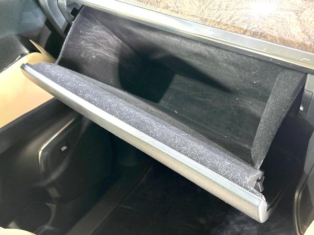 アルファードハイブリッド エグゼクティブラウンジ　サンルーフ　両側電動ドア　純正９型ナビ　全周囲カメラ　ＪＢＬサウンド　後席モニター　寒冷地仕様　１００Ｖ電源　セーフティセンス　レーダークルーズ　禁煙車　電動リアゲート　レザーシート　シートエアコン（53枚目）