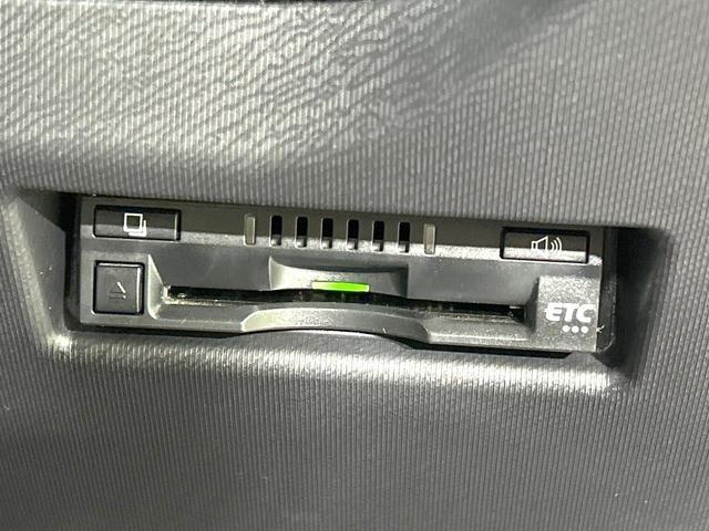 アクア クロスオーバー　純正ナビ　バックカメラ　セーフティセンス　禁煙車　ハーフレザー　ドラレコ　コーナーセンサー　スマートキー　ＬＩＤヘッド　ＥＴＣ　オートハイビーム　オートライト　オートエアコン　Ｂｌｕｅｔｏｏｔｈ（7枚目）