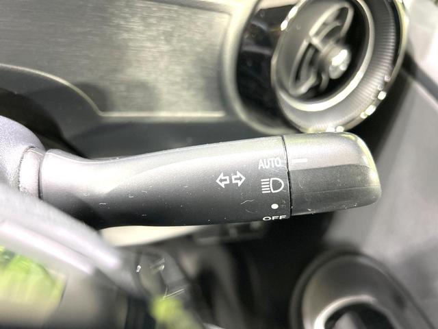 アクア クロスオーバー　純正ナビ　バックカメラ　セーフティセンス　禁煙車　ハーフレザー　ドラレコ　コーナーセンサー　スマートキー　ＬＩＤヘッド　ＥＴＣ　オートハイビーム　オートライト　オートエアコン　Ｂｌｕｅｔｏｏｔｈ（33枚目）
