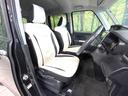 運転席シート廻りは使用感も少なく、良好な状態となっています。前オーナー様が丁寧に使っていたことがよくわかりますね。