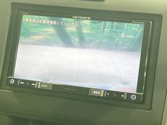 【バックカメラ】駐車時に後方がリアルタイム映像で確認できます。大型商業施設や立体駐車場での駐車時や、夜間のバック時に大活躍！運転スキルに関わらず、今や必須となった装備のひとつです！ 4