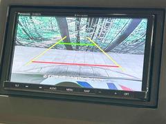 【バックカメラ】駐車時に後方がリアルタイム映像で確認できます。大型商業施設や立体駐車場での駐車時や、夜間のバック時に大活躍！運転スキルに関わらず、今や必須となった装備のひとつです！ 5