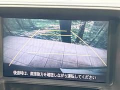 【バックカメラ】駐車時に後方がリアルタイム映像で確認できます。大型商業施設や立体駐車場での駐車時や、夜間のバック時に大活躍！運転スキルに関わらず、今や必須となった装備のひとつです！ 5