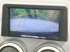 【バックカメラ】駐車時に後方がリアルタイム映像で確認できます。大型商業施設や立体駐車場での駐車時や、夜間のバック時に大活躍！運転スキルに関わらず、今や必須となった装備のひとつです！ 6