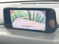 【バックカメラ】駐車時に後方がリアルタイム映像で確認できます。大型商業施設や立体駐車場での駐車時や、夜間のバック時に大活躍！運転スキルに関わらず、今や必須となった装備のひとつです！ 5