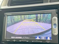 【バックカメラ】駐車時に後方がリアルタイム映像で確認できます。大型商業施設や立体駐車場での駐車時や、夜間のバック時に大活躍！運転スキルに関わらず、今や必須となった装備のひとつです！ 4