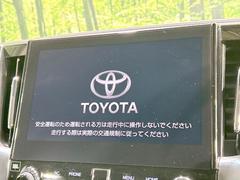 【メーカー純正１０型ナビ】インテリアに溶け込むスタイリッシュな「専用設計」メーカーナビを装備♪視認性や操作性など基本性能にも優れ、より上質なカーライフをお楽しみいただけます。 5