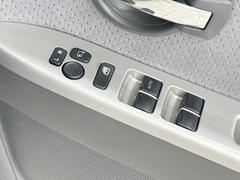 【電動格納ミラー】サイドミラーは電動格納式となっており、狭い駐車場でもキズがつくリスクを抑えられます。 6