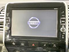【純正９型ナビ】人気の純正ナビを装備しております。ナビの使いやすさはもちろん、オーディオ機能も充実！キャンプや旅行はもちろん、通勤や買い物など普段のドライブも楽しくなるはず♪ 5