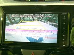 【バックカメラ】駐車時に後方がリアルタイム映像で確認できます。大型商業施設や立体駐車場での駐車時や、夜間のバック時に大活躍！運転スキルに関わらず、今や必須となった装備のひとつです！ 4