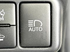 【オートマチックハイビーム】夜間の安全走行に役立つ便利な機能！先行車や対向車を検知し、ハイビームとロービームを自動で切り替えてくれます♪ 7